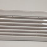PVC zidni zračnik z rozeto - rešetka
