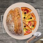 Okrogla šamotna plošča z nožkom za rezanje pizze - Orion - slika 2